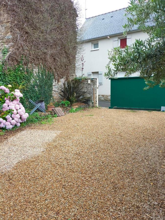 Appartement Au Centre Ville Avec Un Beau Jardin Prive Lannion Kültér fotó